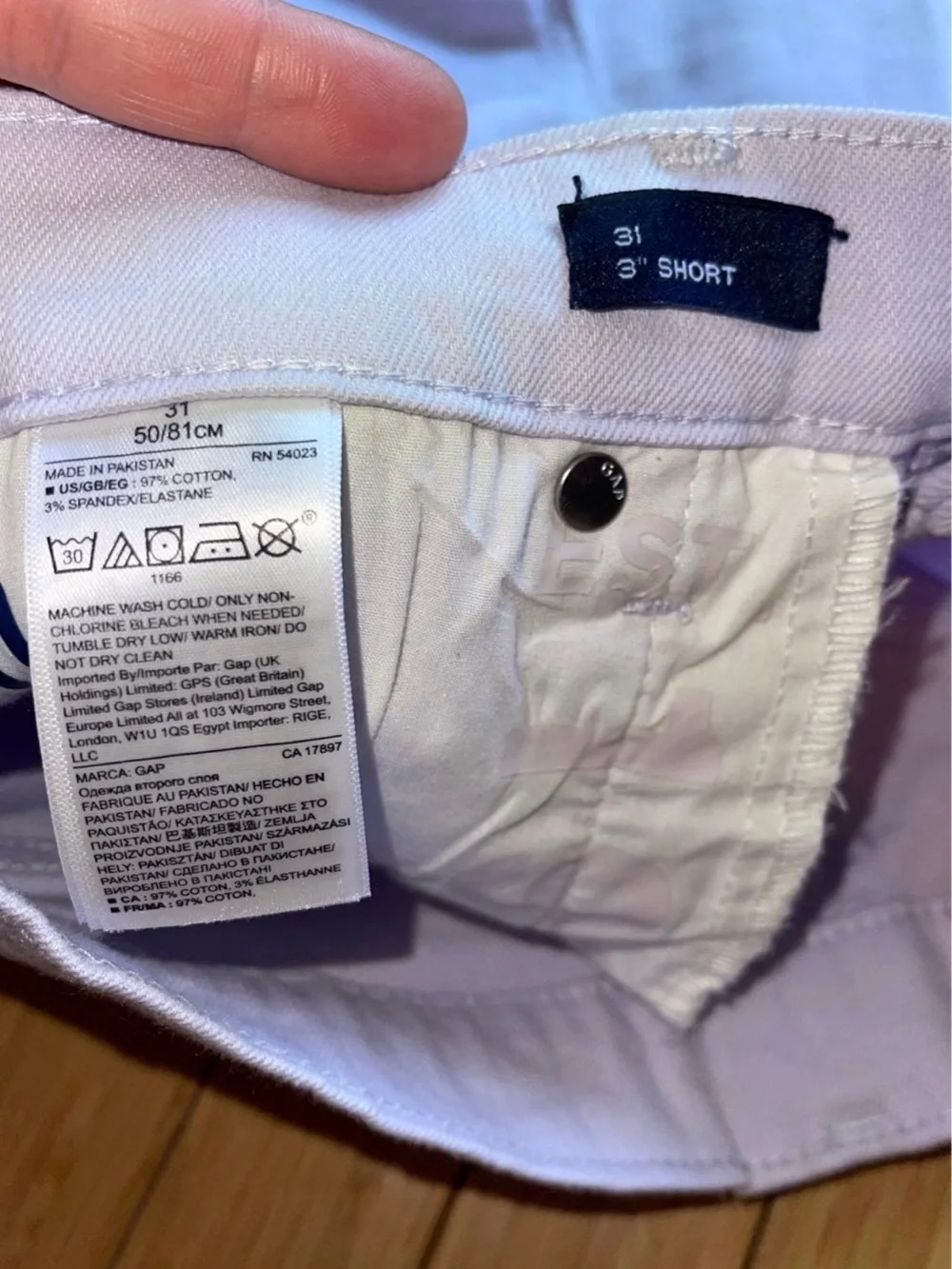 GAP High Rise 3 Inch Short